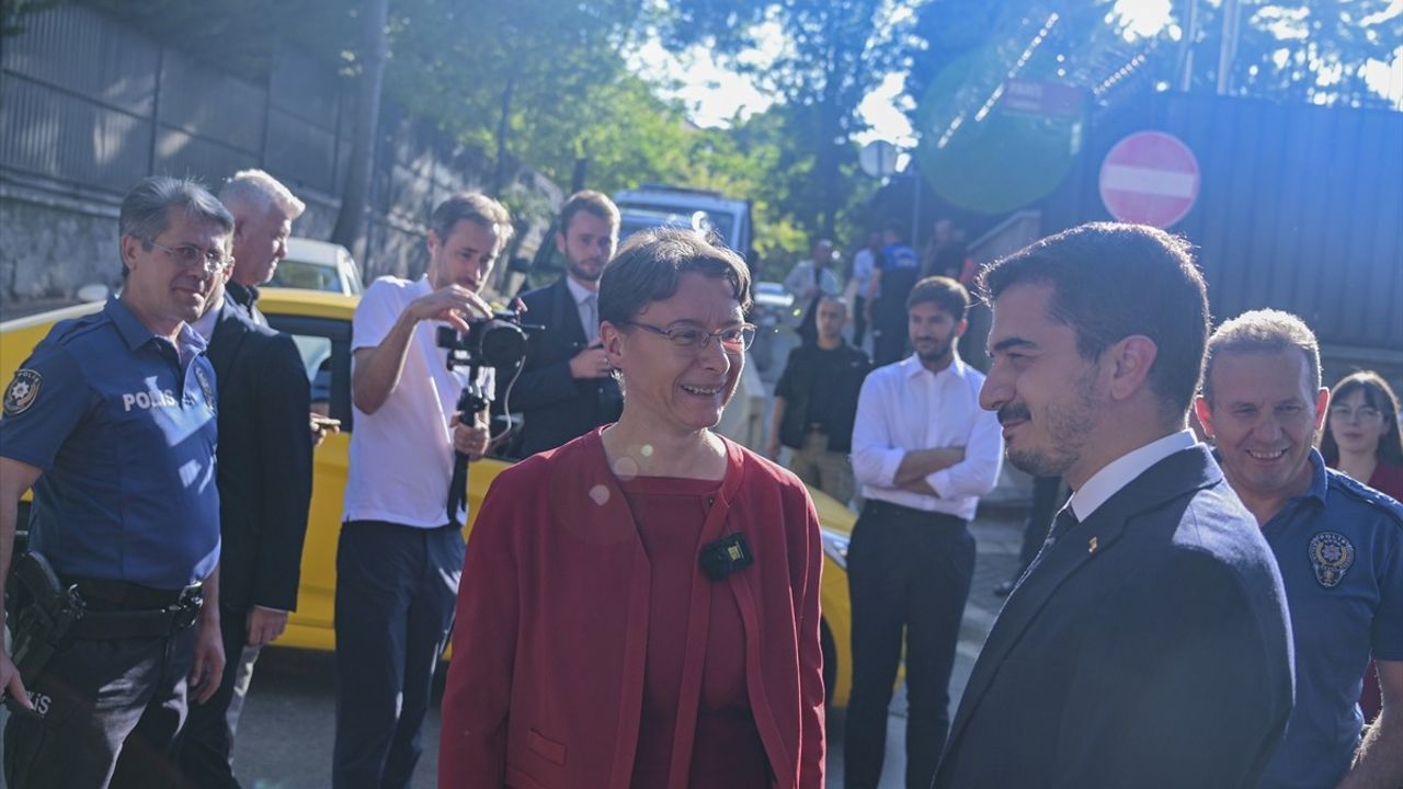 Fransız Sanatçı Ememem, Ankara'daki Kaldırımları Mozaikle Süsledi