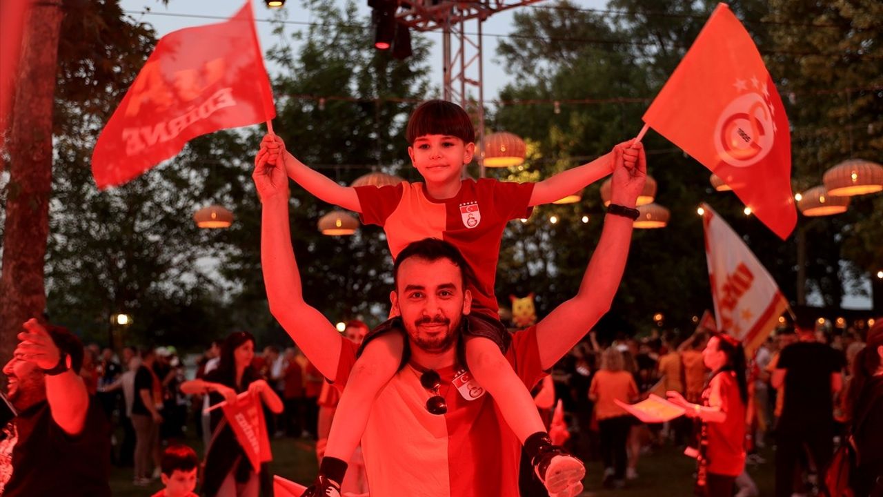 Galatasaray, Meriç Nehri'nde Şampiyonluk Kutlaması Düzenledi