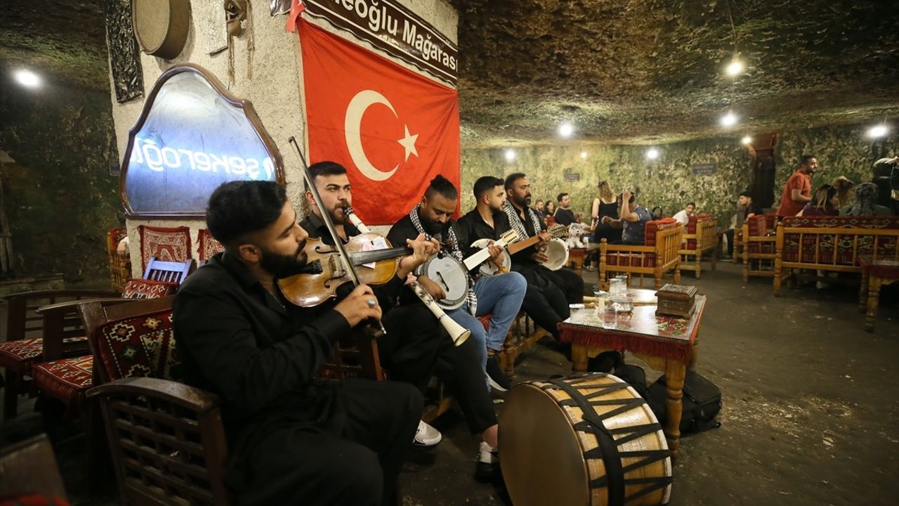 Gaziantep'te 500 Yıllık Kaleoğlu Mağarası'nda Ziyaretçi Yoğunluğu