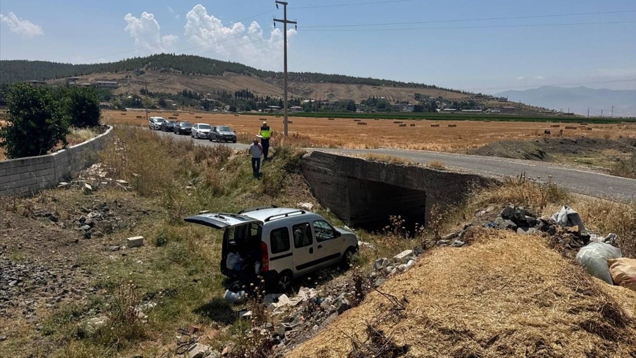 Gaziantep'te Hafif Ticari Araç Köprüden Düştü: 6 Yaralı