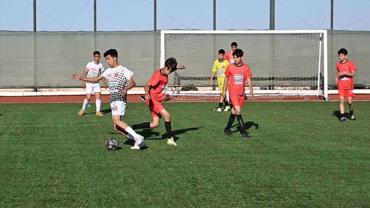 Gaziantep'te Mahalleler Arası Futbol Turnuvası Başladı