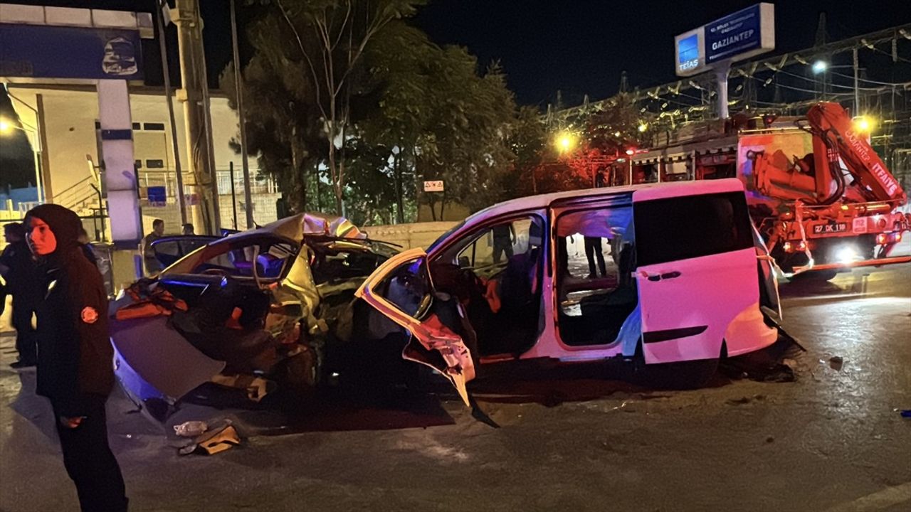 Gaziantep'te Trafik Kazası: 5 Ölü, 2 Yaralı