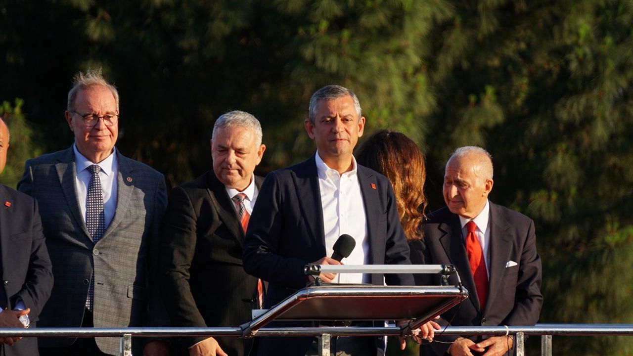 Gaziosmanpaşa'da Marketten Et ve Mangal Hırsızlığı Güvenlik Kamerasında