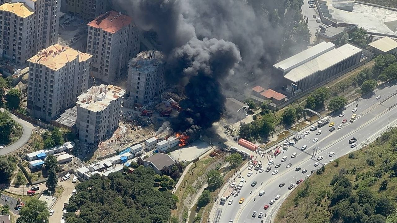 Gaziosmanpaşa'daki İşçi Konteynerlerinde Yangın Söndürüldü