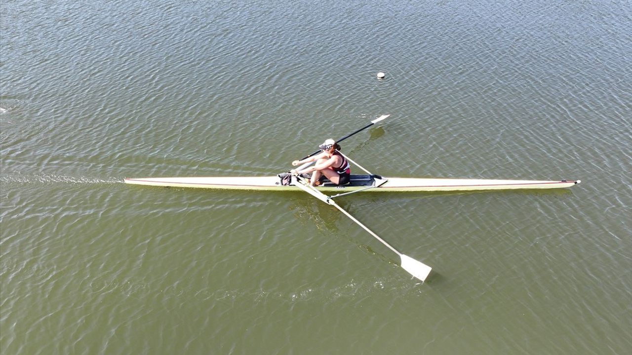 Genç Kürekçi Deniznur Serra Baykara, Dünya Şampiyonası'nda Madalya Hedefliyor