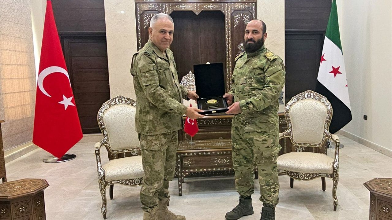 Genelkurmay Başkanı Metin Gürak ve Suriye Savunma Bakanı Murhaf Ebu Kasra Görüştü