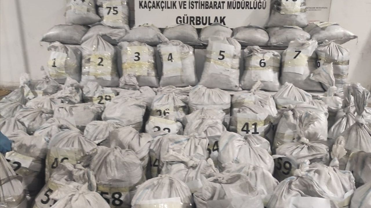 Gümrük Ekiplerinden Gürbulak'taki Tarihi Uyuşturucu Operasyonu: 1 Ton 870 Kilogram Ele Geçirildi