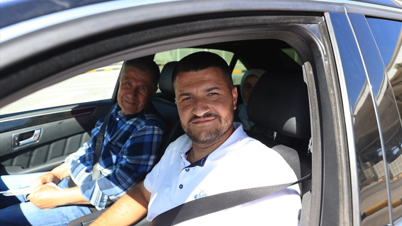 Gurbetçiler Türkiye'ye Dönerek Bayram Sevinci Yaşıyor