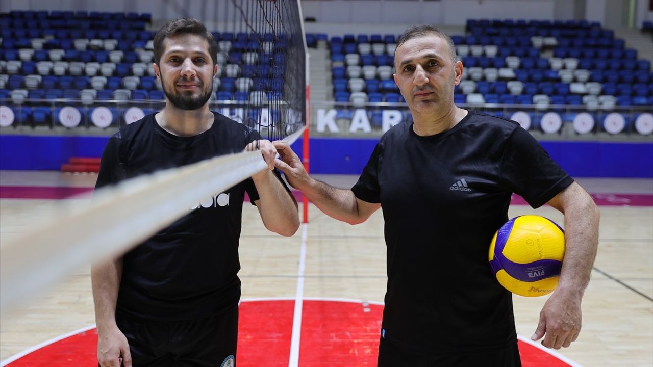 Hakkari'de Baba Oğul Voleybol Takımının Başarısı İçin Gayretleri