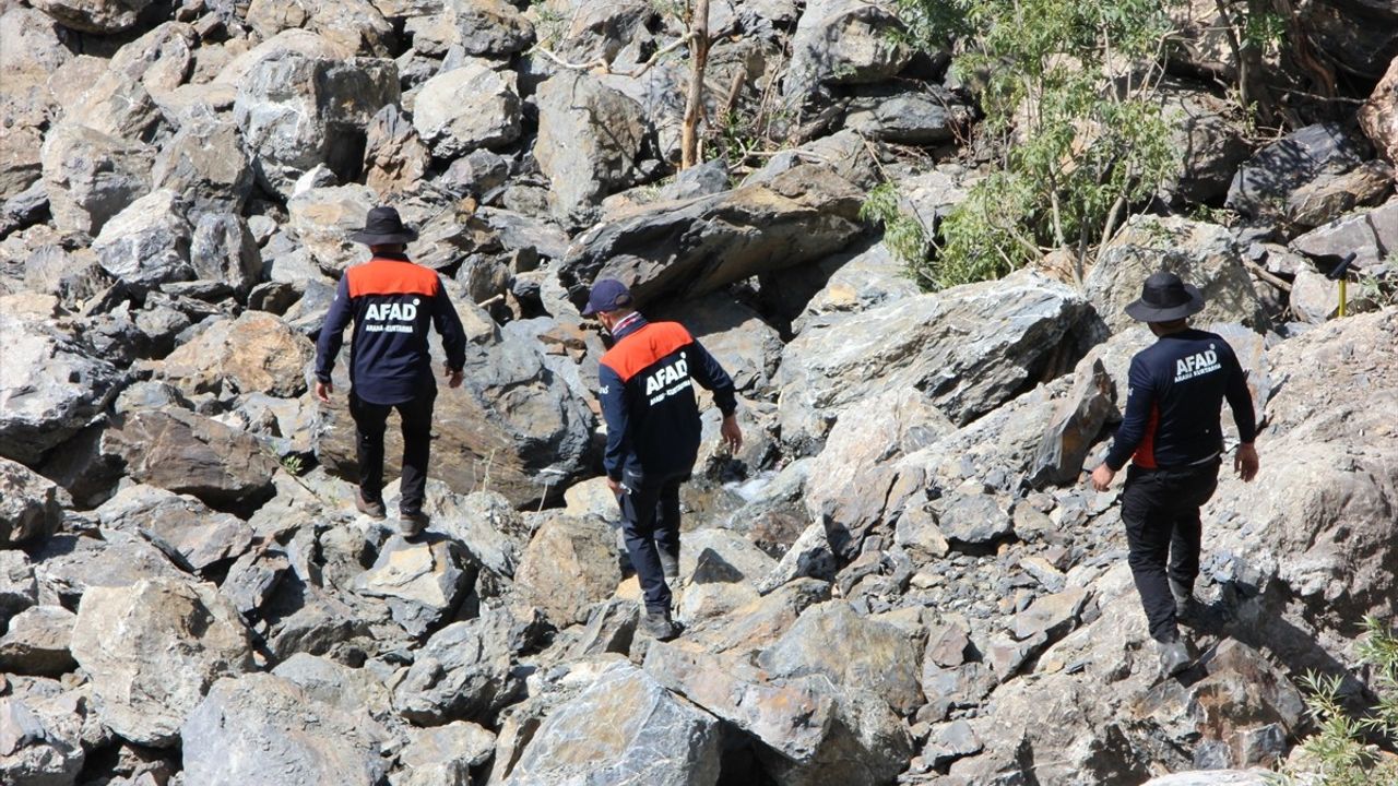 Hakkari'de Kaybolan Kadını Bulmak İçin Arama Çalışmaları Yeniden Başlatıldı