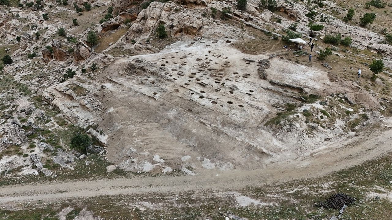 Hasankeyf Müzesi'nde 2 bin 300 yıllık 26 tarihi eser sergilendi