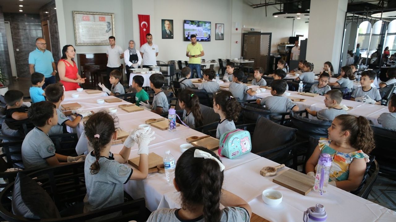 Hatay'da 1200 Öğrenciye Tescilli Kömbe Yapımı Öğretildi