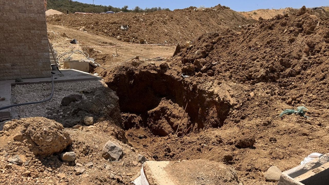 Hatay'da Altyapı Çalışmalarında Göçük: 2 İşçi Hayatını Kaybetti