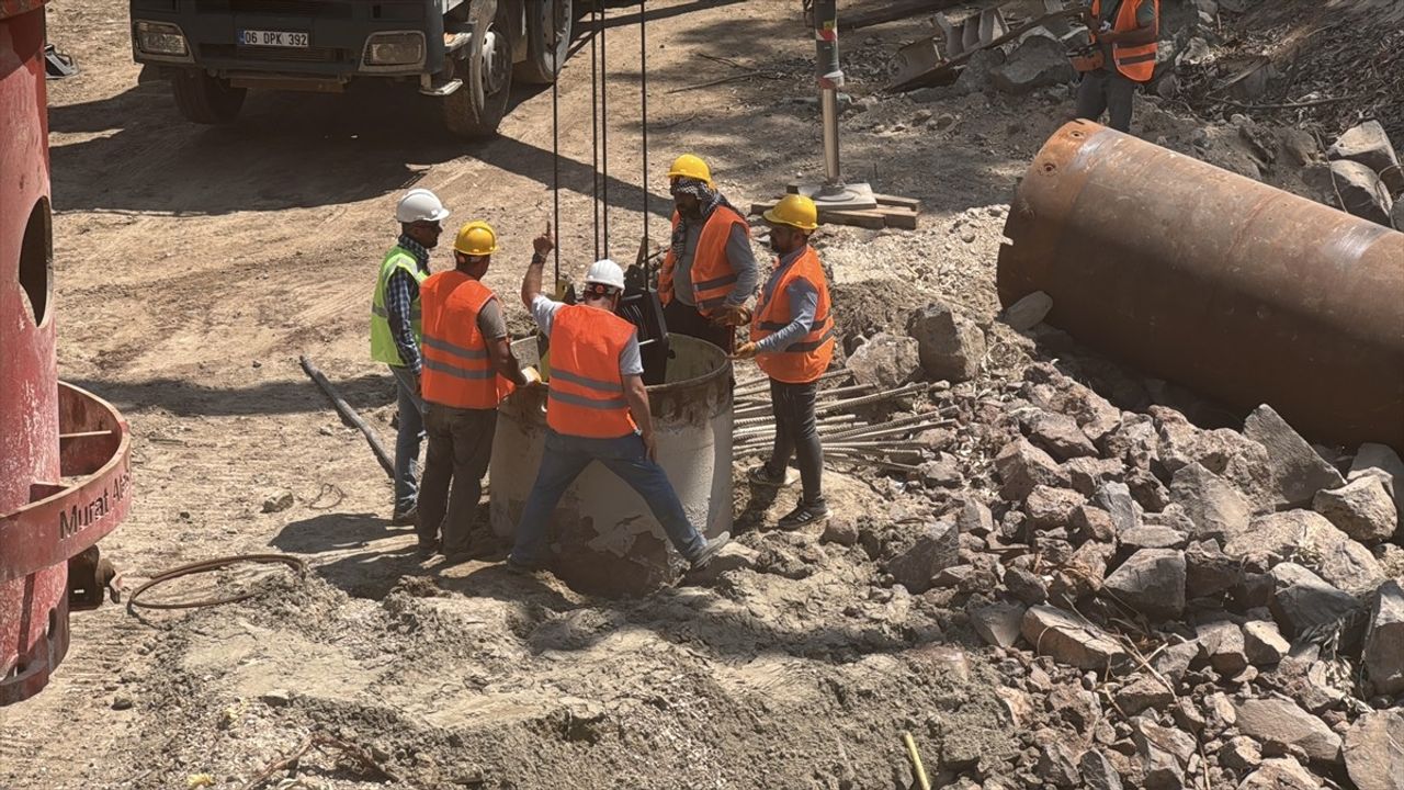 Hatay'da Asi Nehri Islah Çalışmaları Başladı