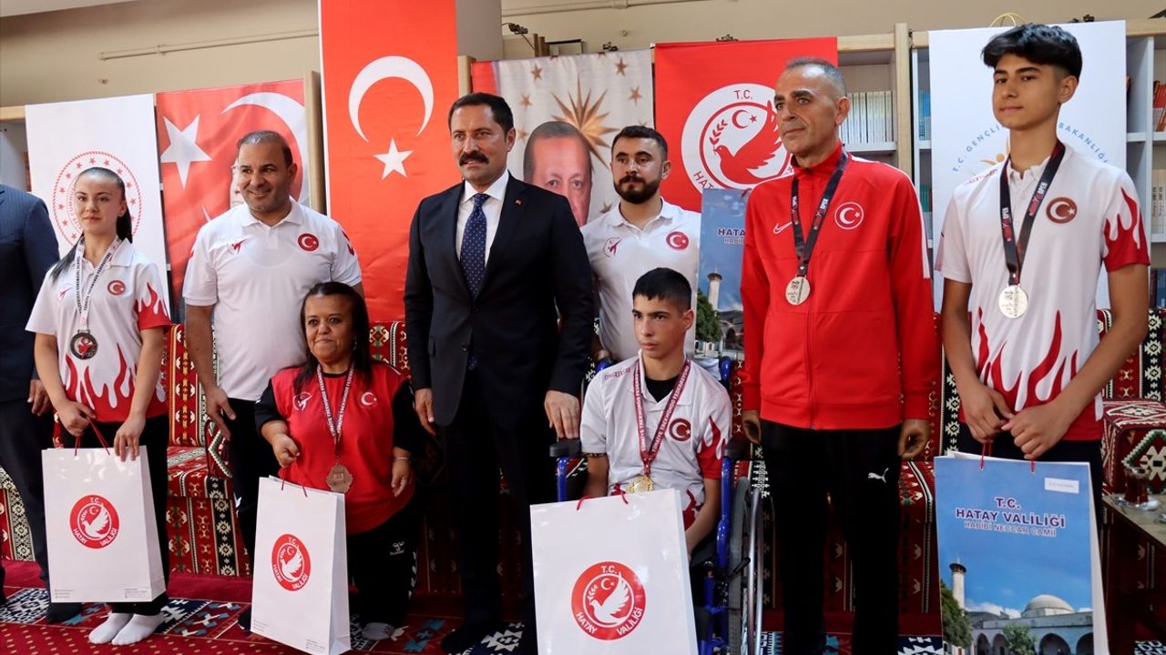 Hatay'da Depremzedelere Spor Ödülleri Verildi