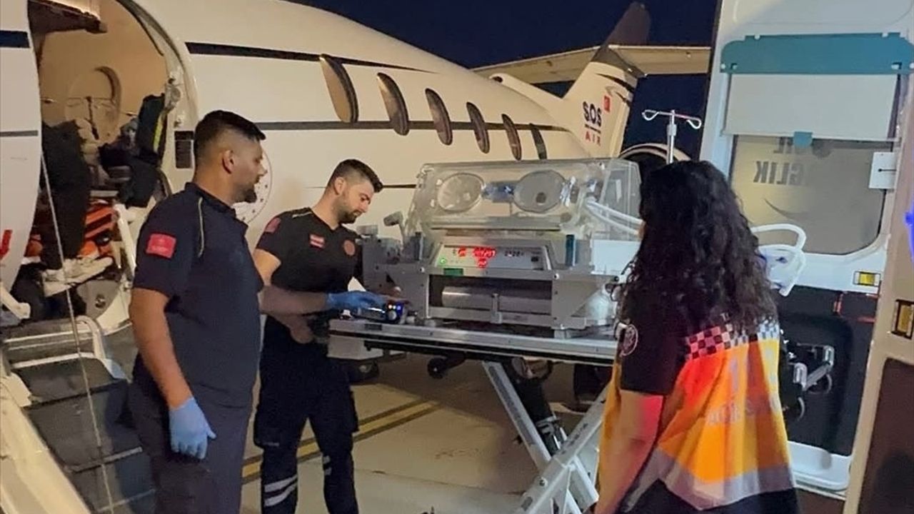 Hatay'da Kalp Hastası 10 Günlük Bebek Ambulans Uçakla Ankara'ya Sevk Edildi