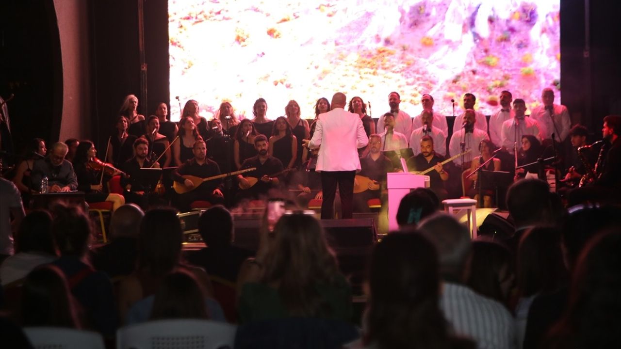 Hatay'da 'Tahta Bavul' Müzikali İzleyiciyle Buluştu