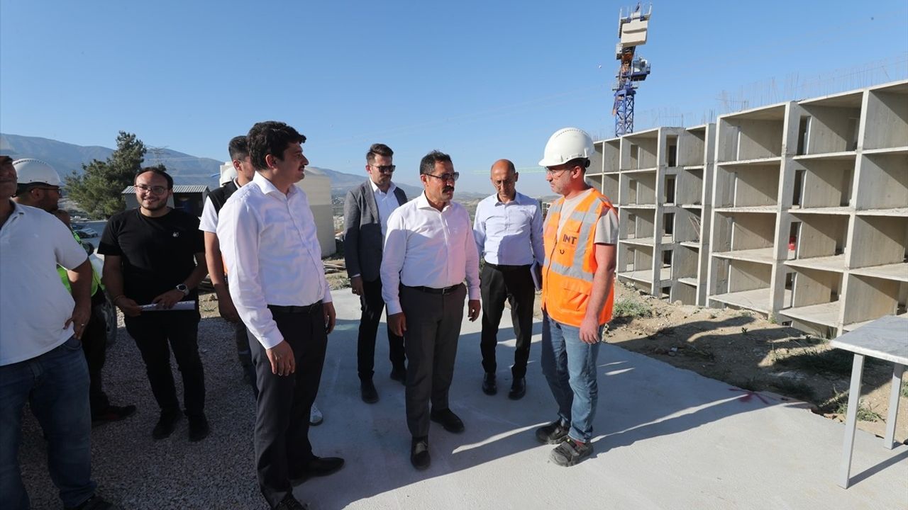 Hatay Defne'de Deprem Sonrası Afet Konutları ve Sosyal Alanlar İnşaatı Devam Ediyor