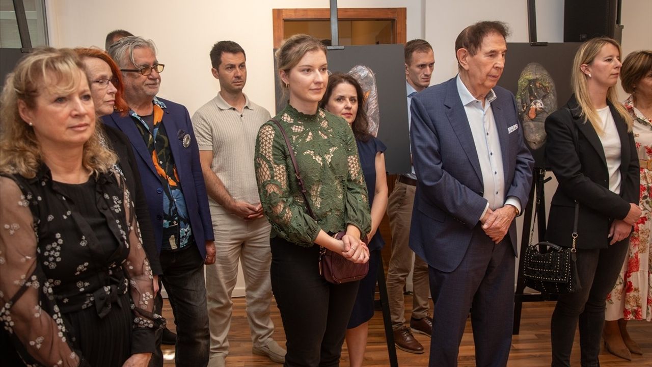 Hırvatistan'da Srebrenitsa Soykırımı'nın 30. Yılı Anısına 'Ölüler' Fotoğraf Sergisi Açıldı