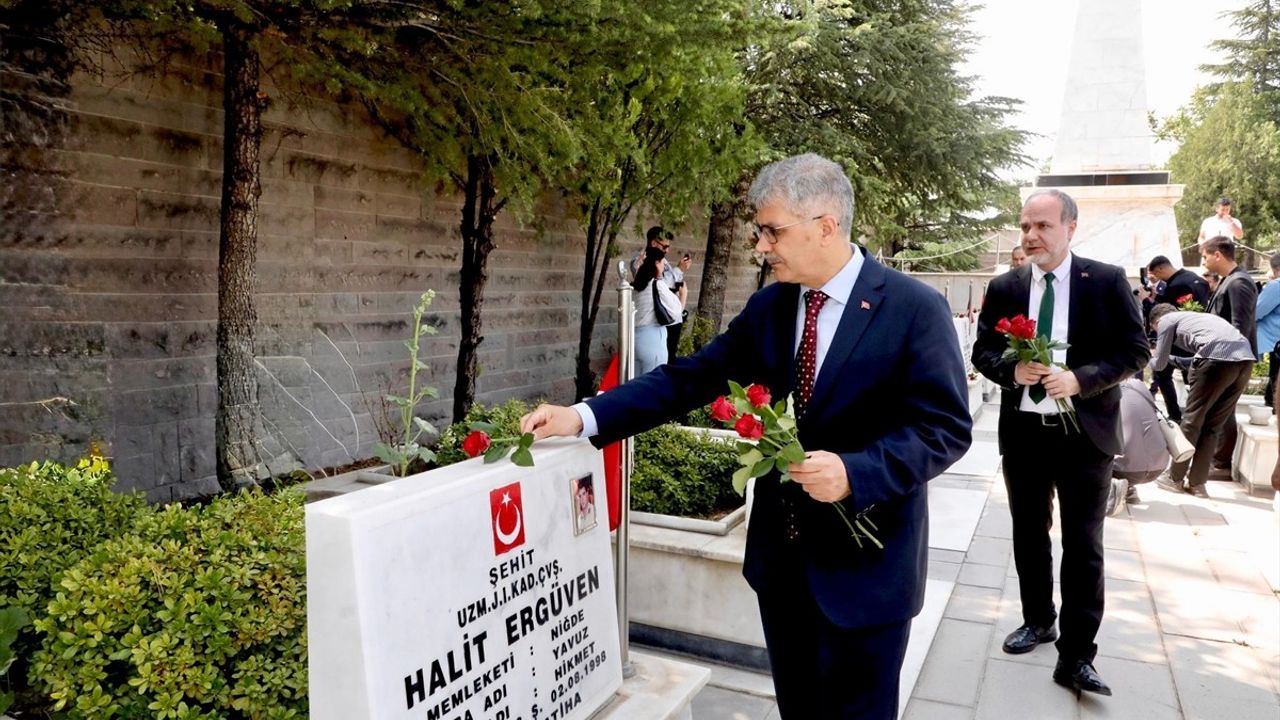 İç Anadolu'da Kurban Bayramı Arifesinde Şehitlik Ziyaretleri Gerçekleştirildi