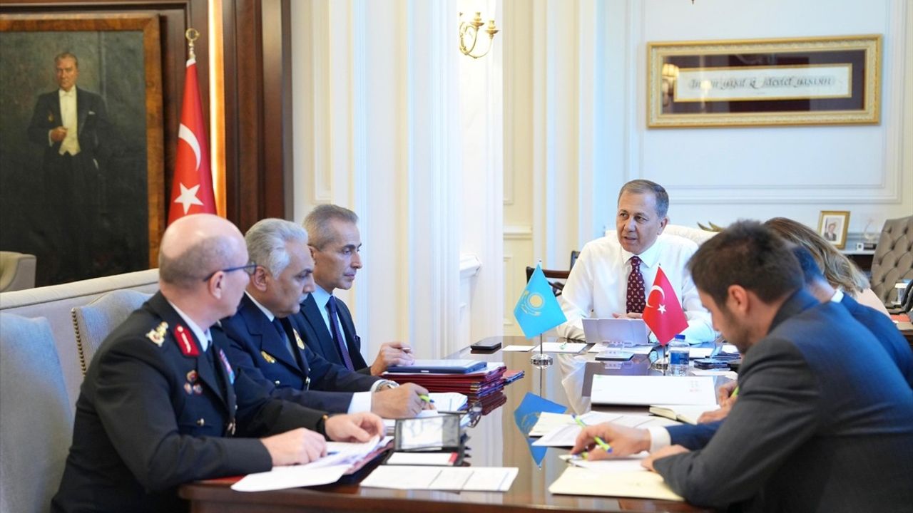 İçişleri Bakanı Yerlikaya, Kazak Mevkidaşı Sadenov ile Görüştü