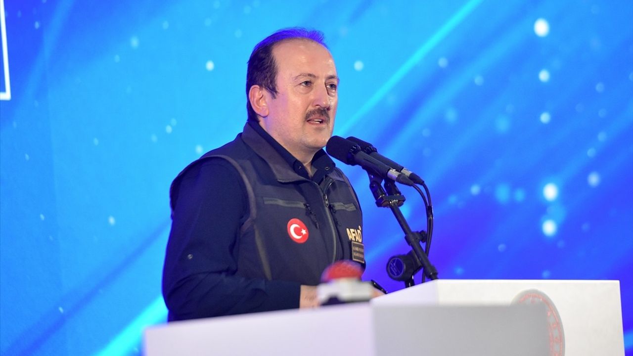 İçişleri Bakanı Yerlikaya, Van'da Afet Konutları Anahtar Teslim Töreninde Açıklamalarda Bulundu