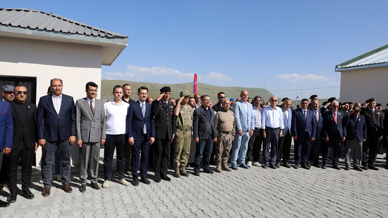 Iğdır Valisi Ercan Turan, Yenilenen Canderviş Karakolu'nu Ziyaret Etti