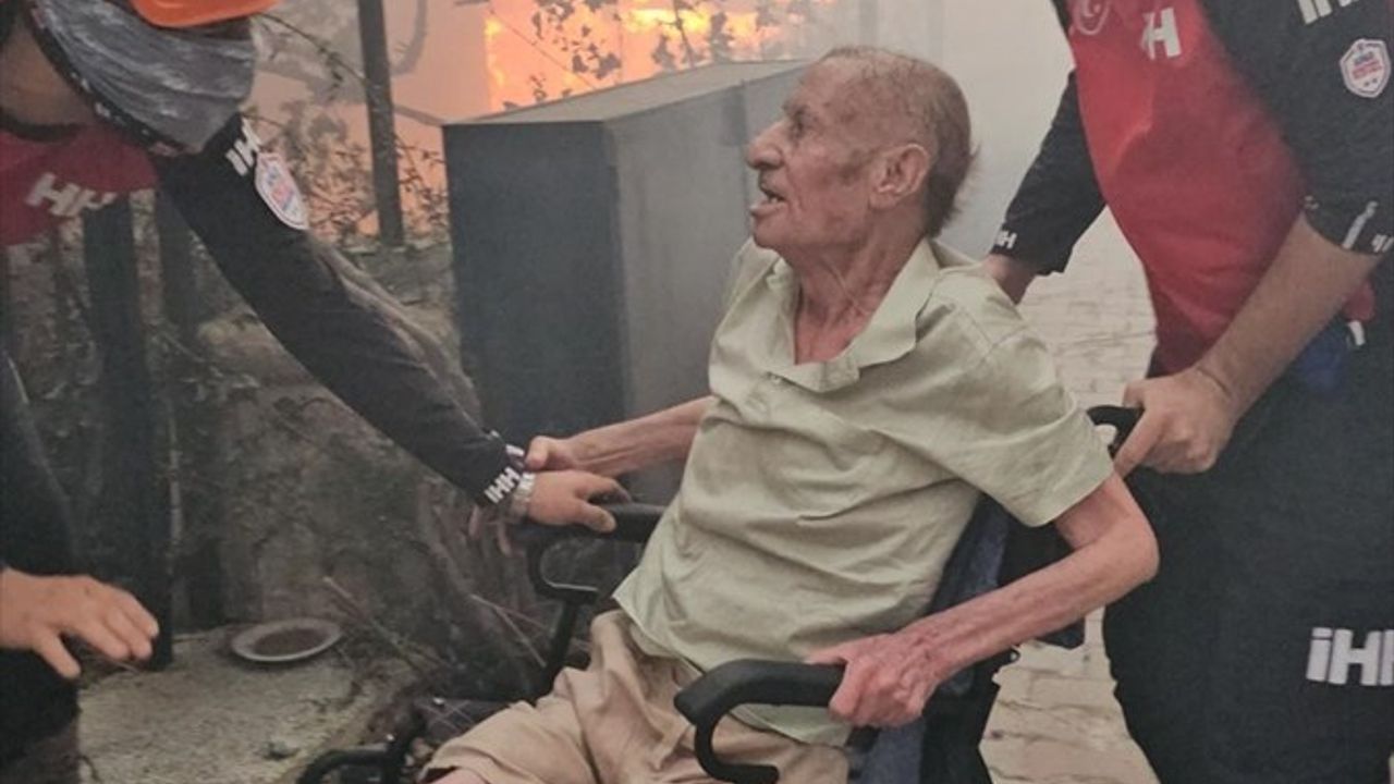 İHH Arama Kurtarma İzmir Ekibi, Yangında Engelli Vatandaşın Hayatını Kurtardı