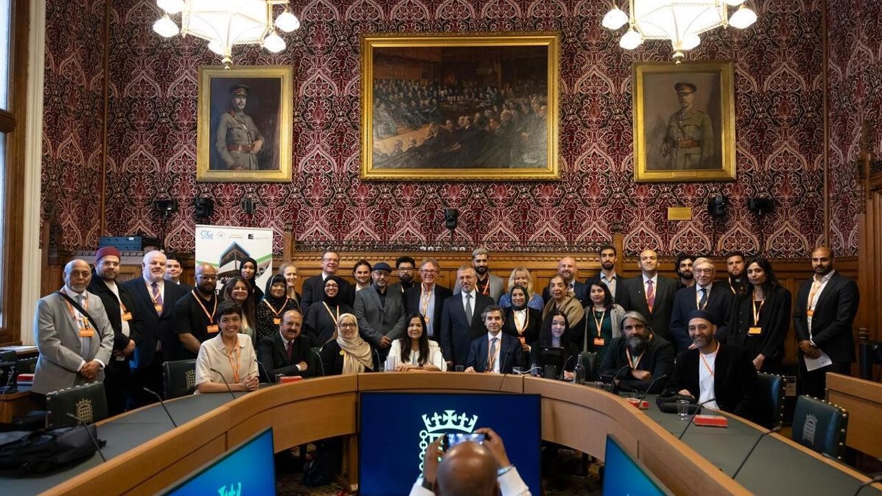 İngiltere Parlamentosunda Tanıtılan 'Hac ve Umre için Yeşil Rehber': Çevresel Sorumluluk Vurgusu