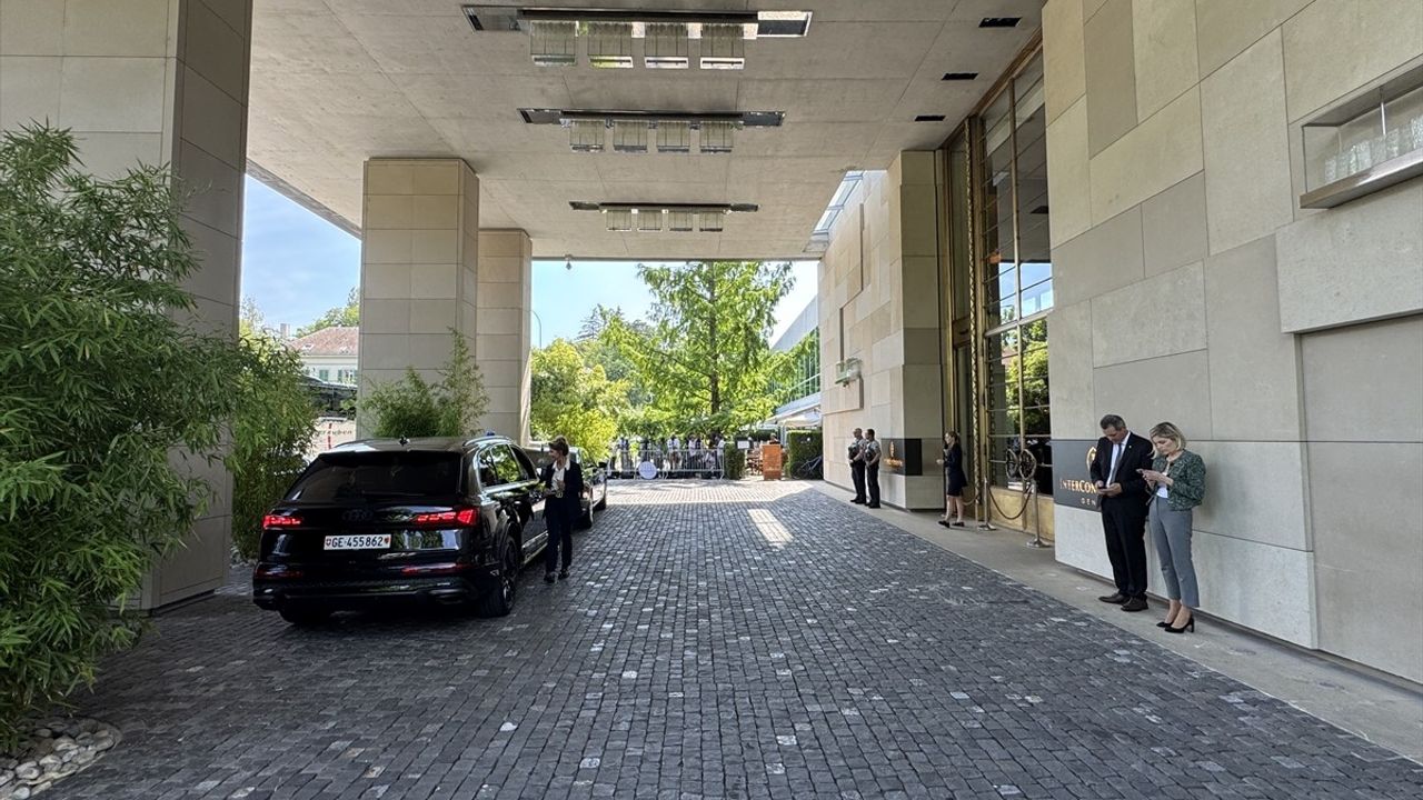 İran ve Avrupa Ülkeleri Dışişleri Bakanları Cenevre'de Toplandı