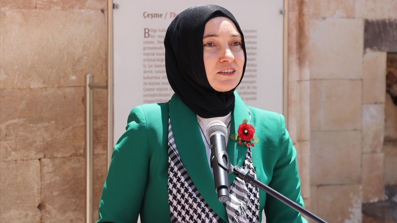 İshak Paşa Sarayı'nda 'Zeytindağı Çocukları' Fotoğraf Sergisi Açıldı