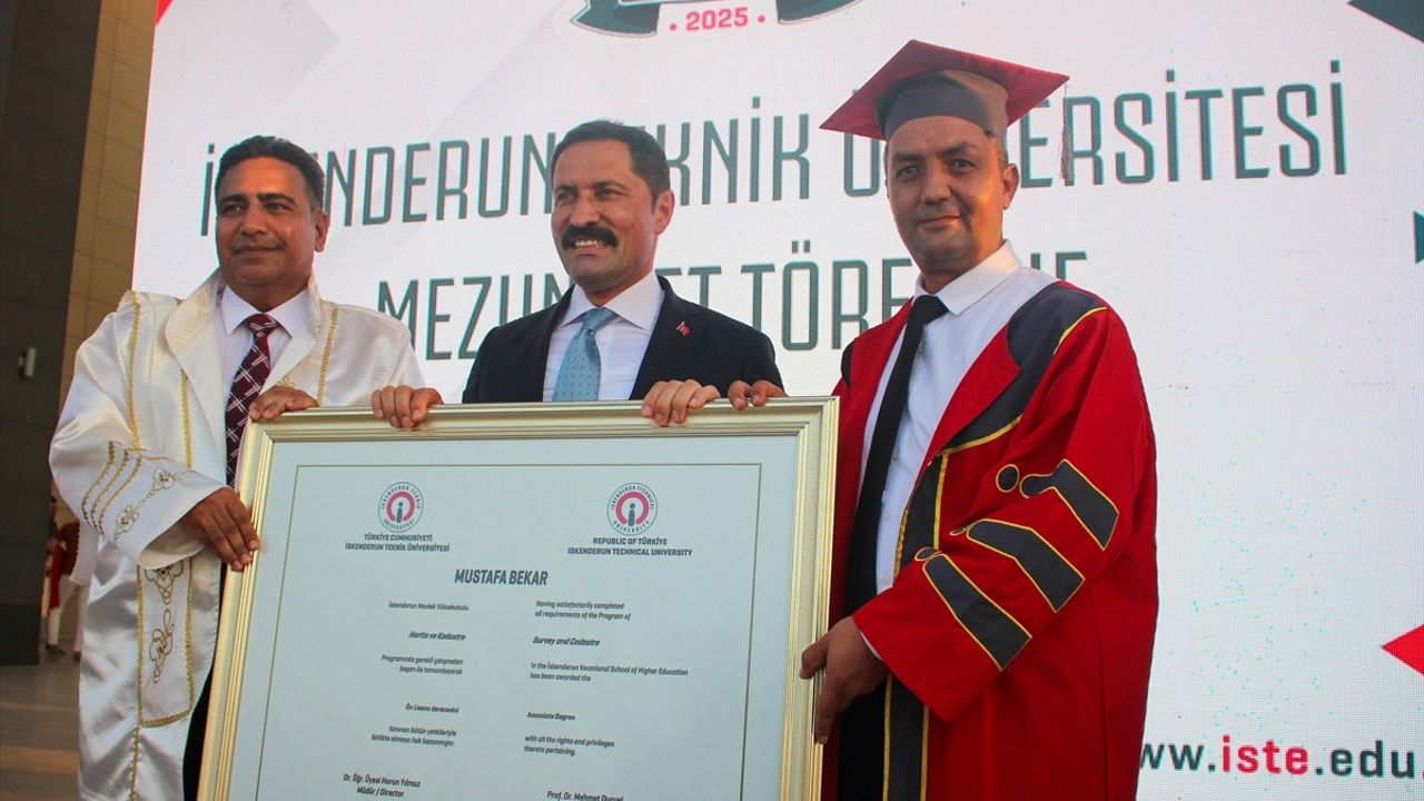 İskenderun Teknik Üniversitesi'nde Mezuniyet Töreni Coşkusu