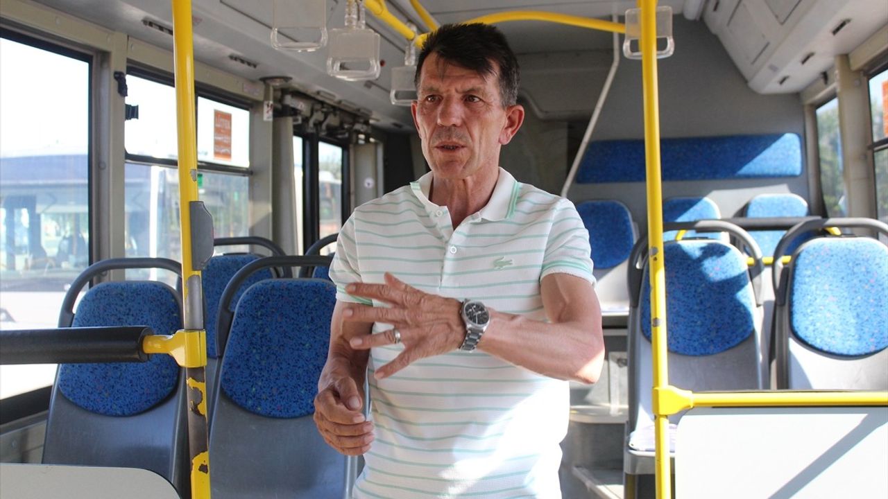 Isparta'da Şoför, Fenalaşan Yolcuyu Hastaneye Ulaştırdı