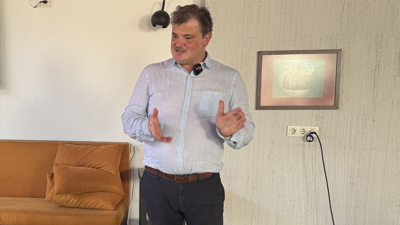 İstanbul'da 'Bilim Kafe' Etkinliğinde Su Altında ve Denizde Bilim Tartışıldı