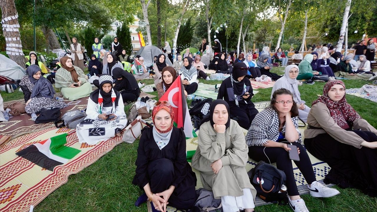 İstanbul'da Gazze İçin Nöbet Eylemi Devam Ediyor