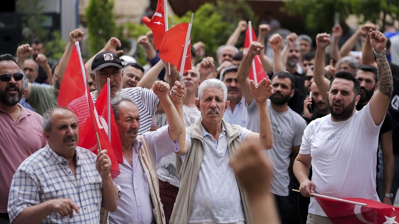 İstanbul'da İsrail'in İran'a Yönelik Saldırıları Protesto Edildi
