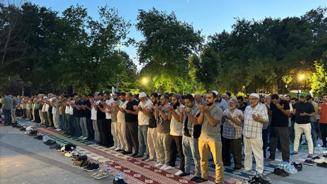 İstanbul'da 'Katliama Alışma Gazze'yi Unutma' Eylemi Gerçekleşti