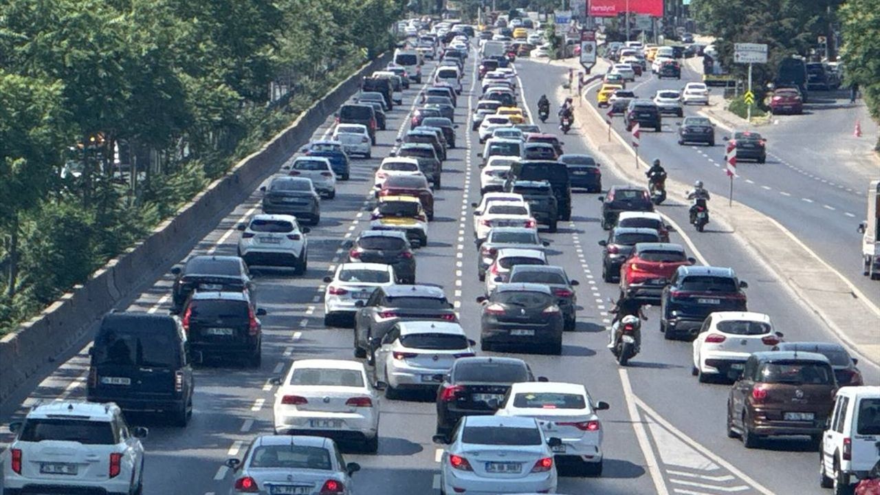 İstanbul'da Kurban Bayramı'nın İkinci Gününde Trafik Yoğunluğu