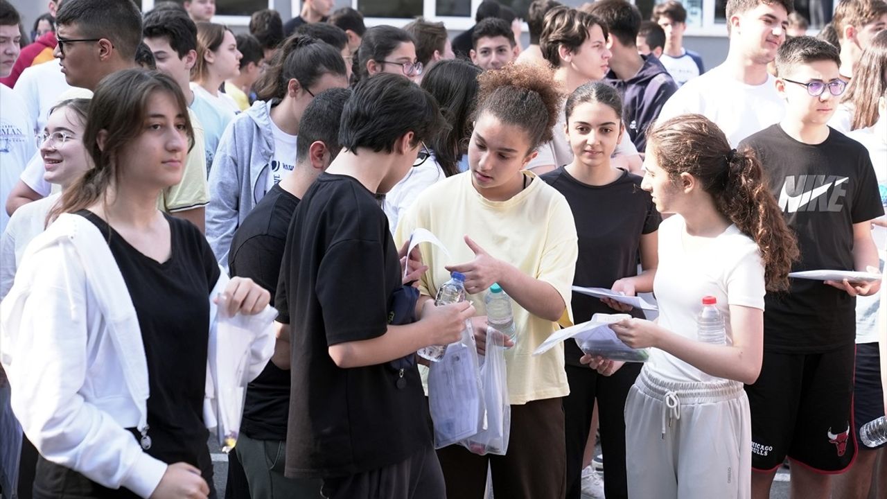 İstanbul'da LGS Heyecanı: 188 Bin Öğrenci Sınava Girdi