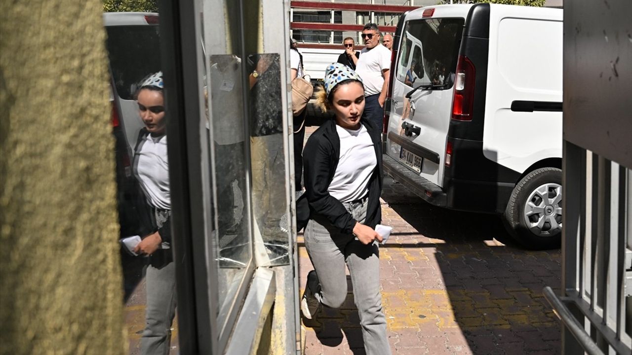 İstanbul'da Yükseköğretim Kurumları Sınavı'nın AYT Oturumu Başladı