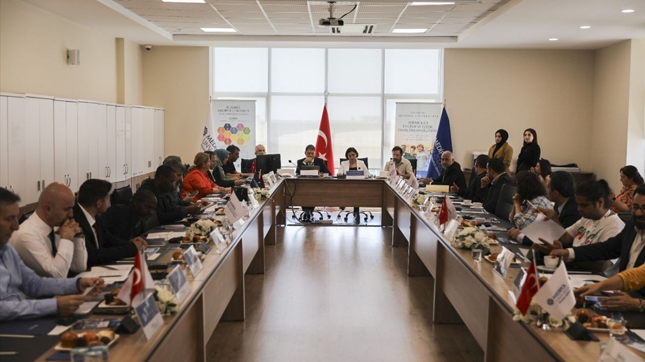 İstanbul Medipol Üniversitesi'nde Uluslararası Öğrencilerin Sorunları Tartışıldı