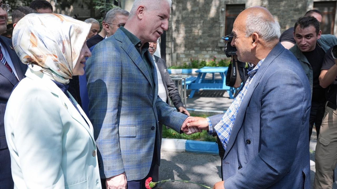 İstanbul Valisi Gül, Darülaceze'de Kurban Bayramı Coşkusunu Paylaştı