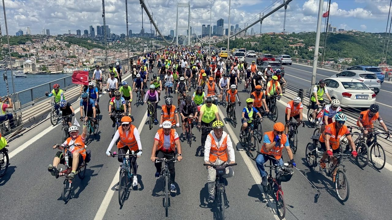 İstanbullular, Avrupa'dan Asya'ya Pedal Çevirerek Çevre ve Trafik Farkındalığı Yaratıyor