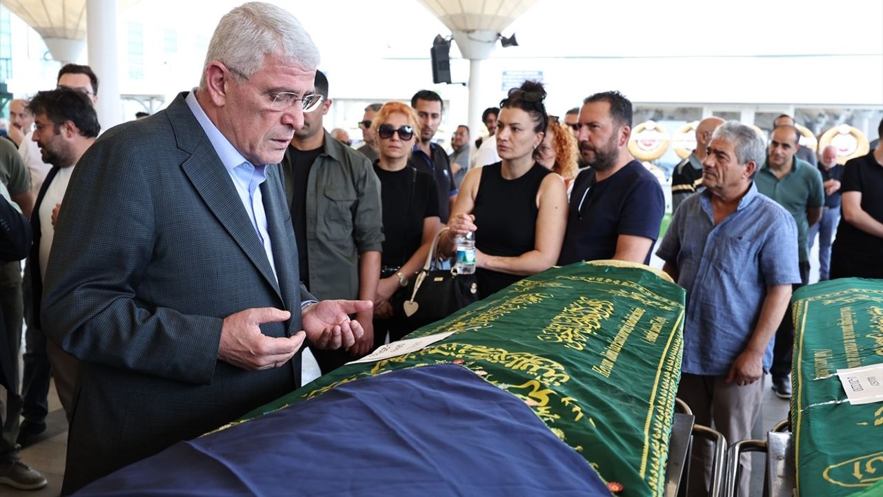 İYİ Parti Genel Başkanı Müsavat Dervişoğlu, Sevil Şeker'in Cenaze Törenine Katıldı