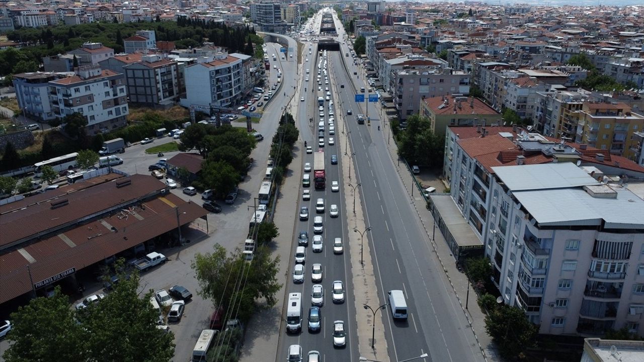 İzmir-Ankara Kara Yolunda Kurban Bayramı Nedeniyle Trafik Yoğunluğu