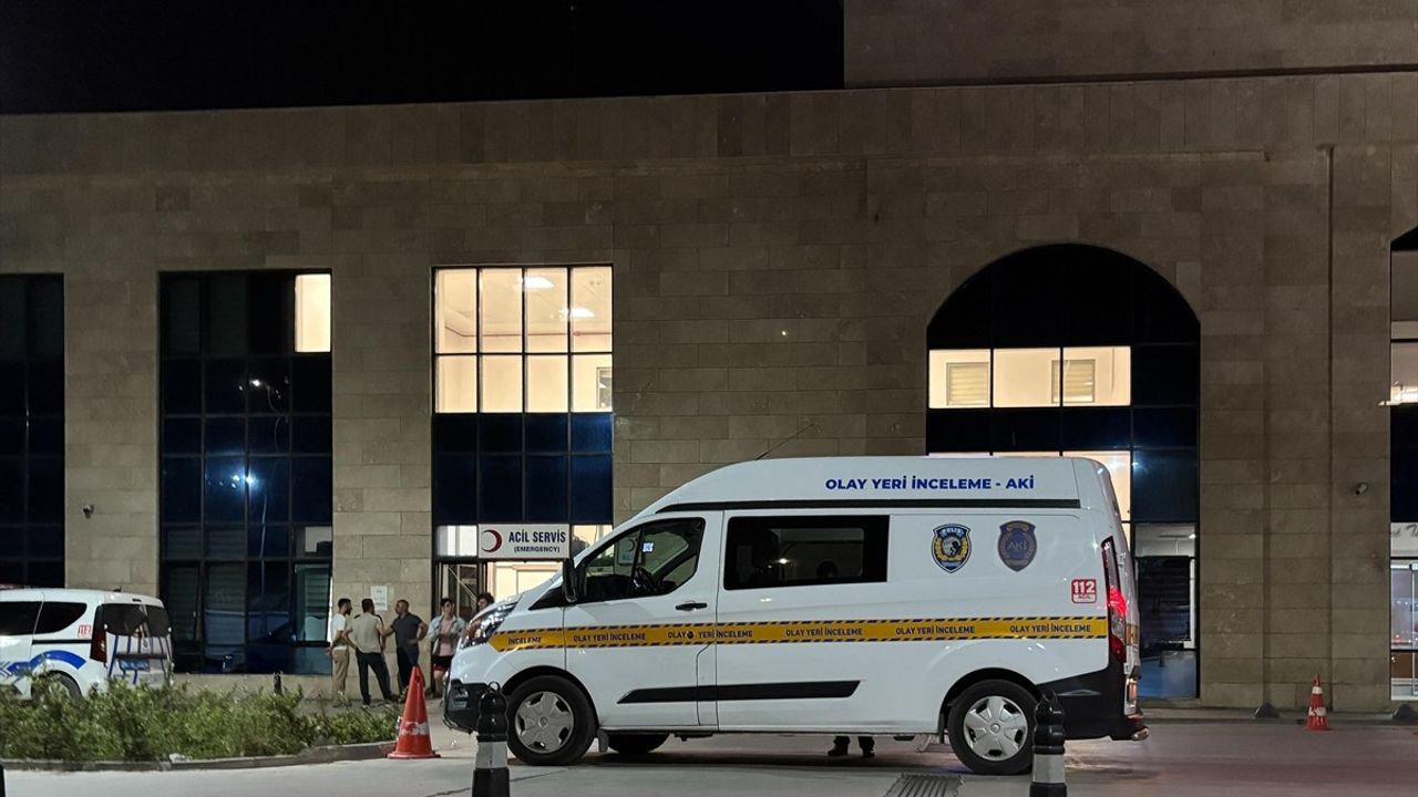 İzmir Buca'da Akrabalar Arasında Bıçaklı Kavga: 1 Ölü, 2 Yaralı