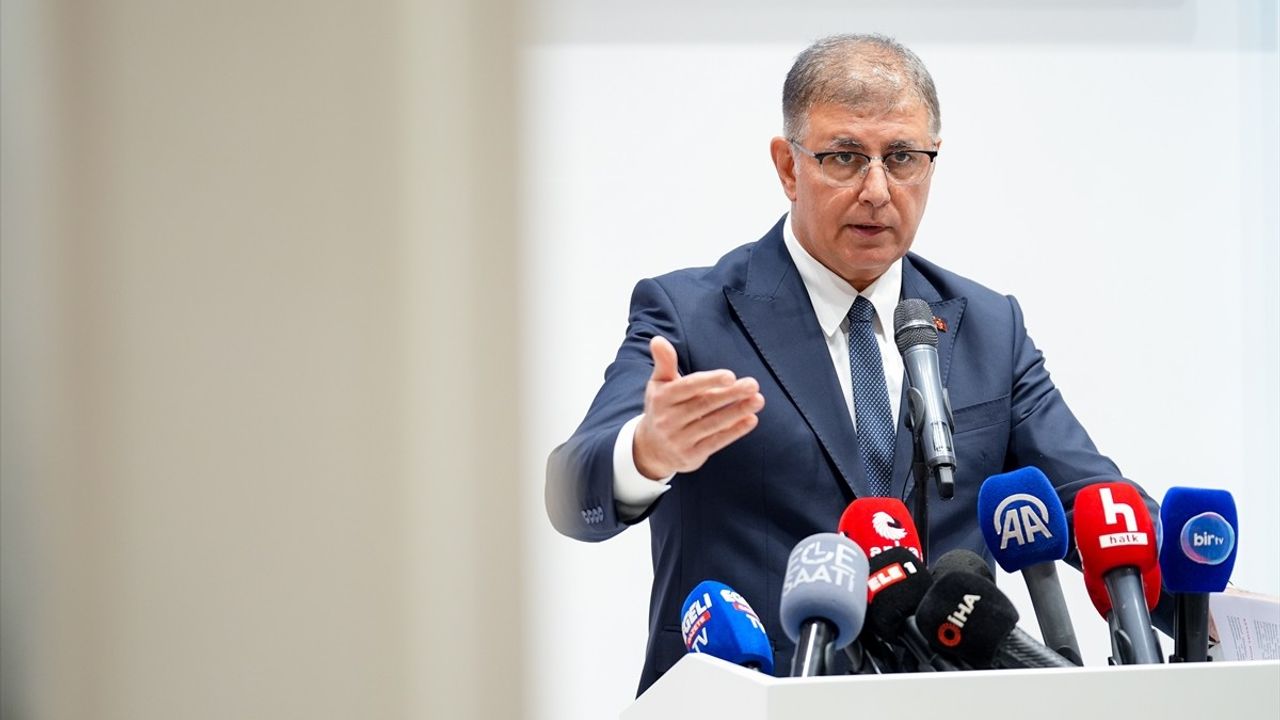 İzmir Büyükşehir Belediyesi 1030 Çalışanla Yollarını Ayırıyor