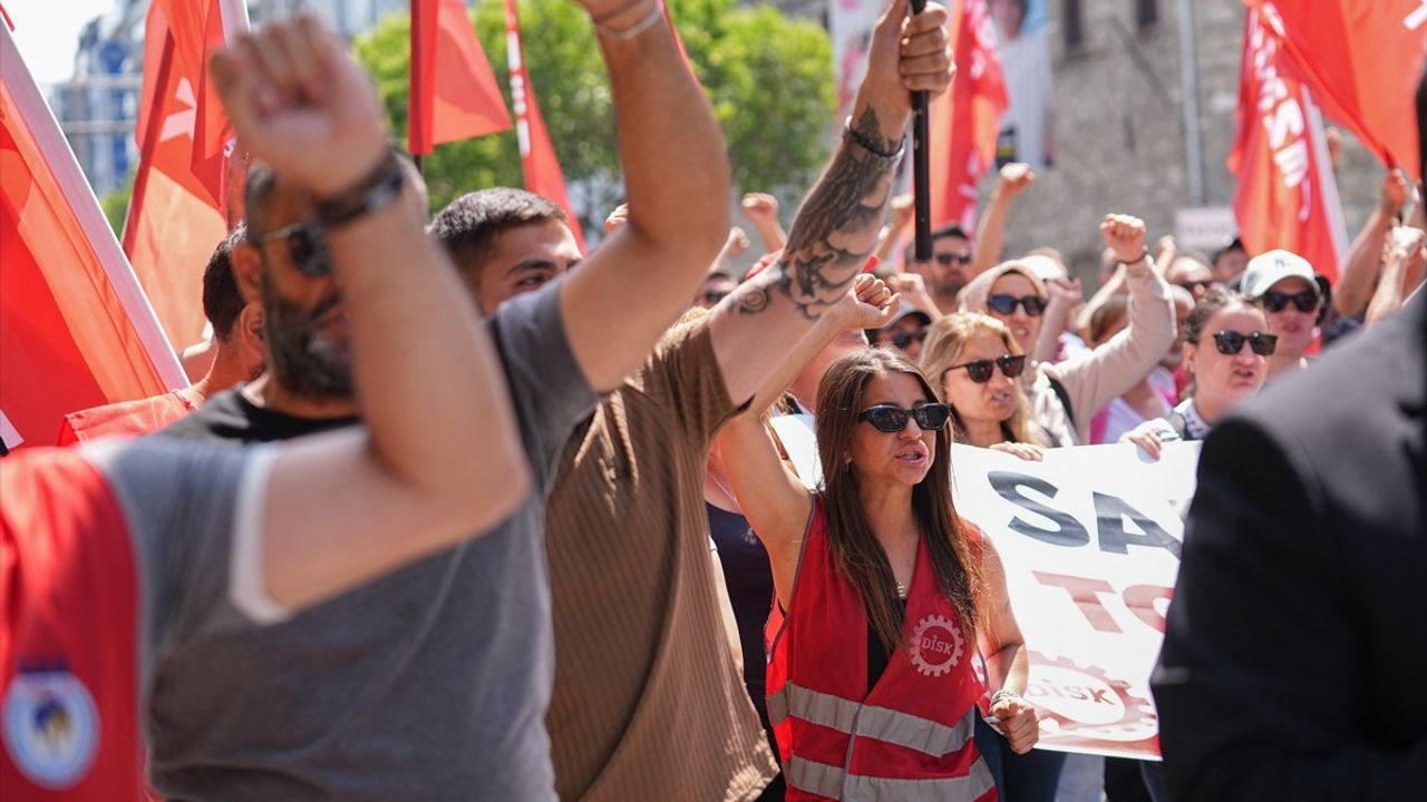 İzmir'de 23 Bin İşçi Eylemlerine Devam Ediyor