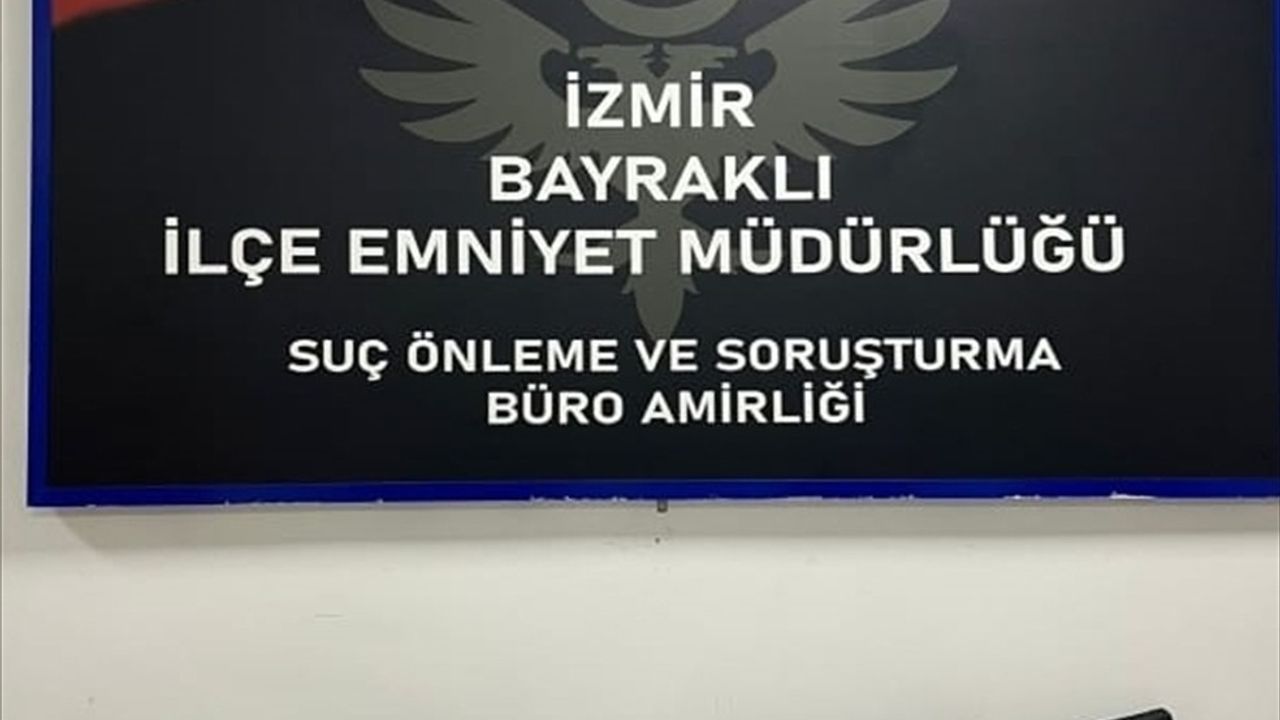 İzmir'de Düğün İçin Silah Alan İki Şüpheli Tutuklandı