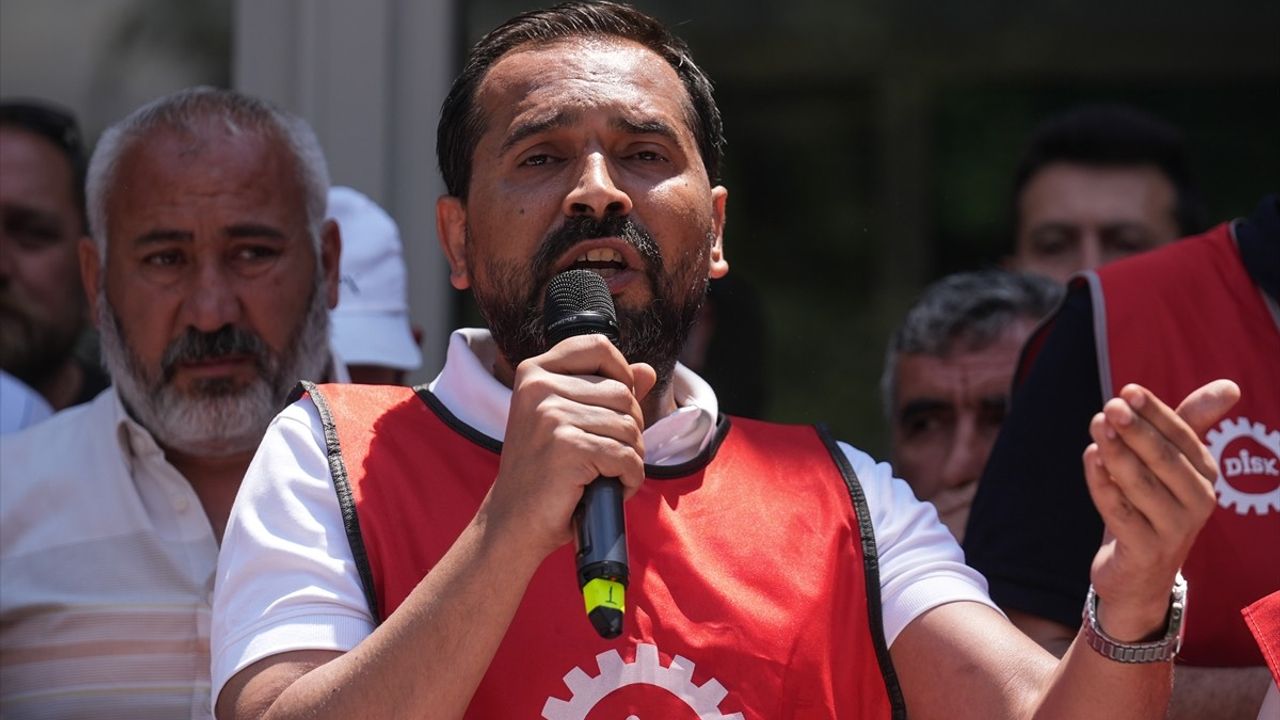 İzmir'de Grevdeki İşçilerden İtiraz: Eşit Ücret, Adalet Talebi